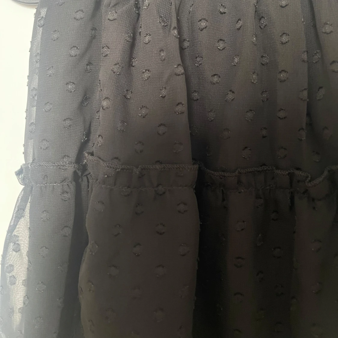 Svart volangkjol med prickar XS - 2