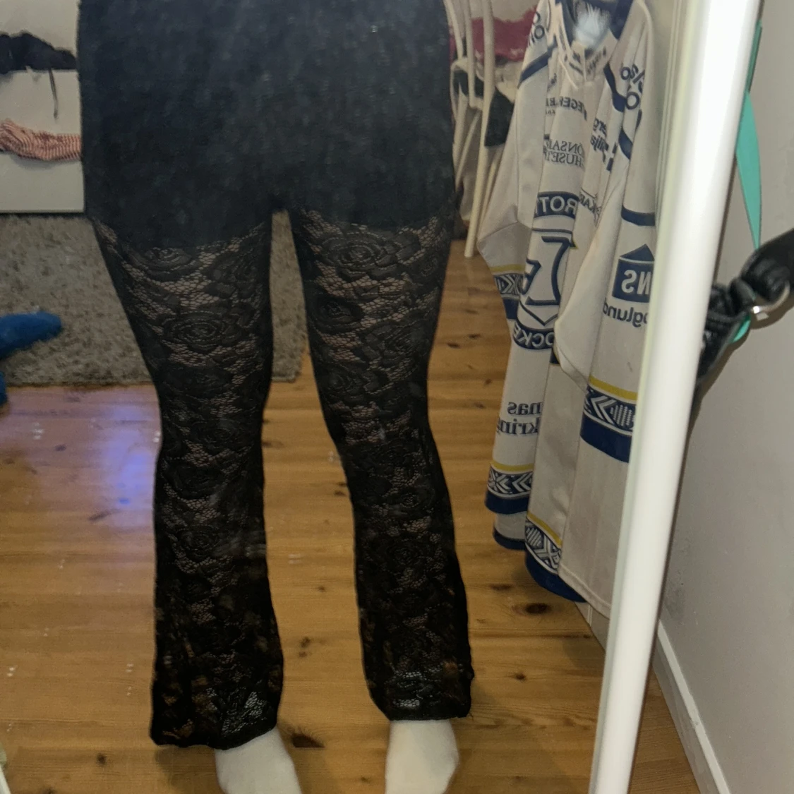 Svarta spetsbyxor med utsvängda ben - 1