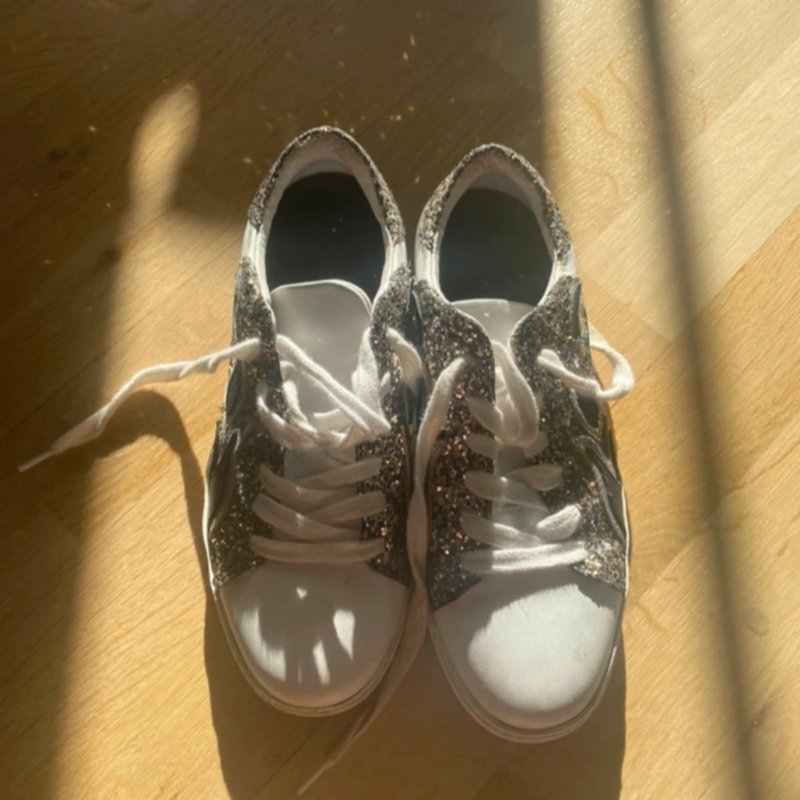 Glittriga sneakers från Custommade