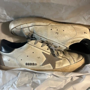 Golden goose - Säljer dessa eftersom behöver nya skor, köpte de för ett år sen.