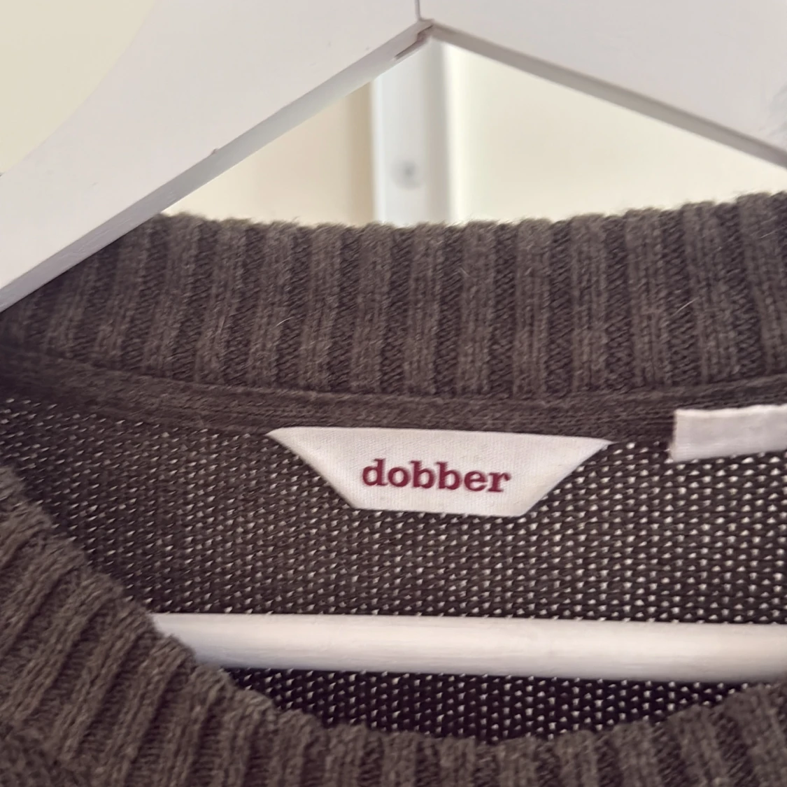 Mörkbrun stickad tröja från Dobber - 2