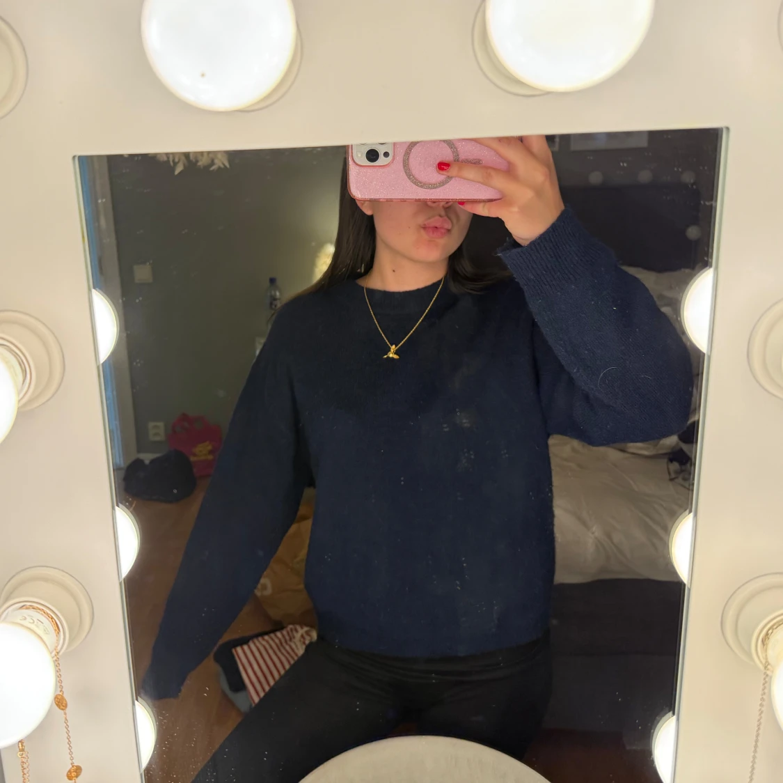 Mörkblå stickad tröja - 1