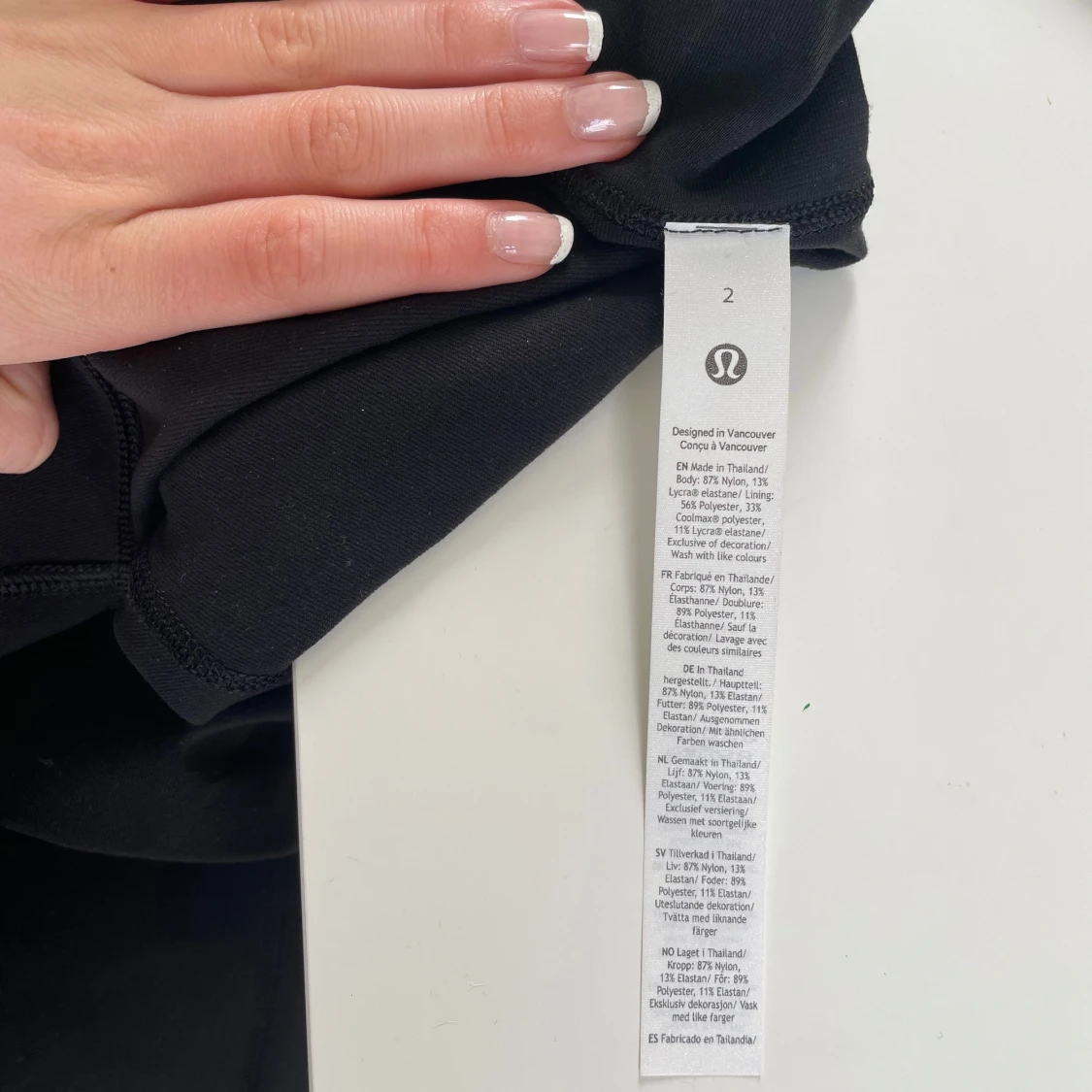 Svart träningsjacka från Lululemon - 4