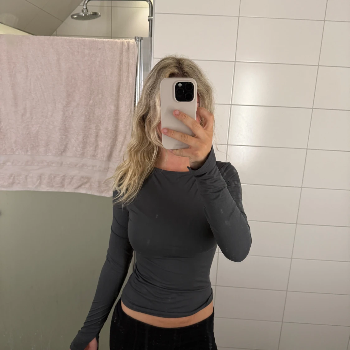 Mörkgrå långärmad tröja