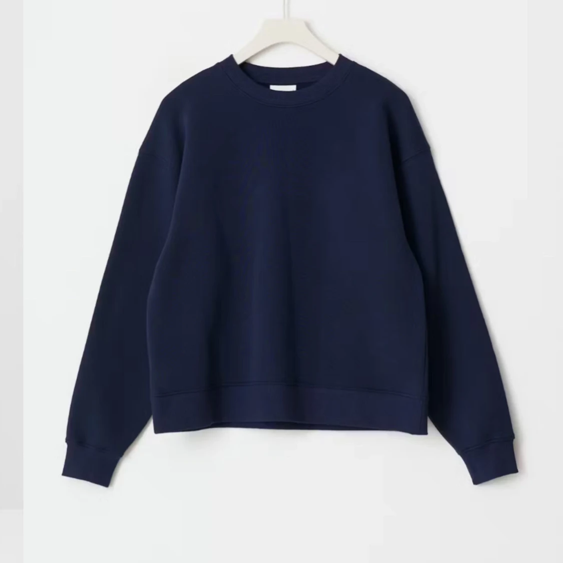 Marinblå sweatshirt 