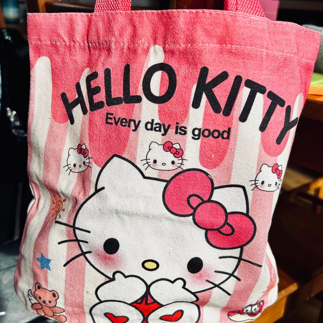 Söt tote bag med Hello Kitty-motiv! - 2