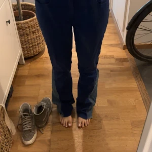 Blå jeans  - Super coola och Lågmidjade 