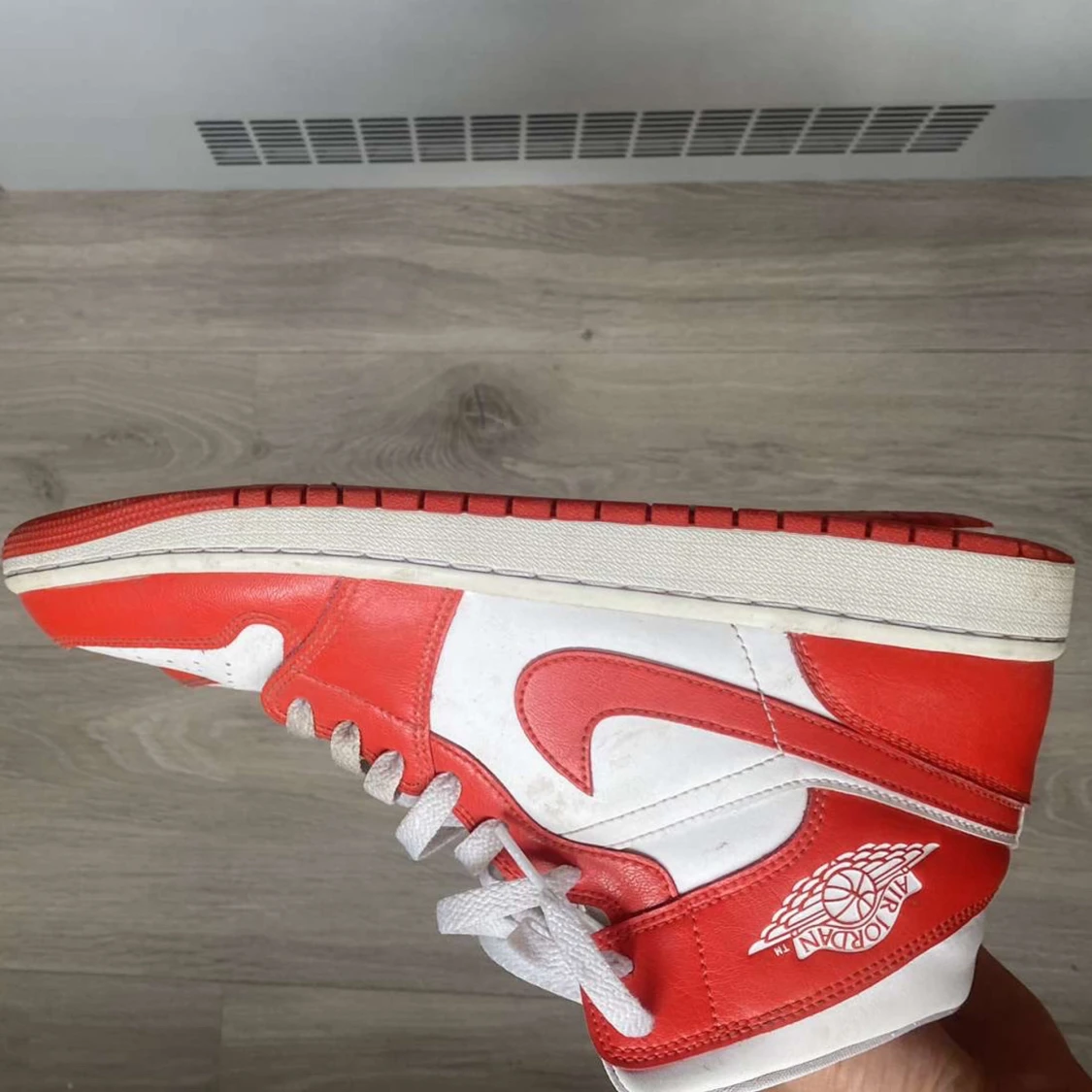 Nike Air Jordan 1 Mid röd/vit strl 44 - 2