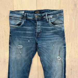 Jack & Jones jeans  - Jack & Jones jeans | Skick - 9/10 | Size - 33/32 (passar 32/32) |  Fraktar via postnord eller instabox på köparens bekostnad | Hör av dig vid minsta fråga eller fundering // RDL