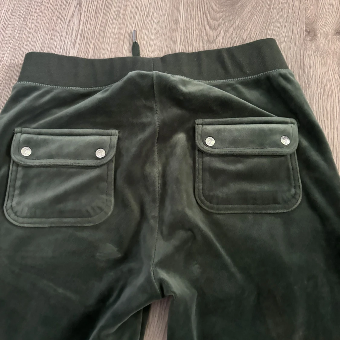 Mörkgröna velourbyxor Juicy Couture - 2