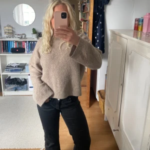 Lågmidjade jeans  - storlek 28 vilket motsvarar ungefär 36!💞Kommer inte till användning