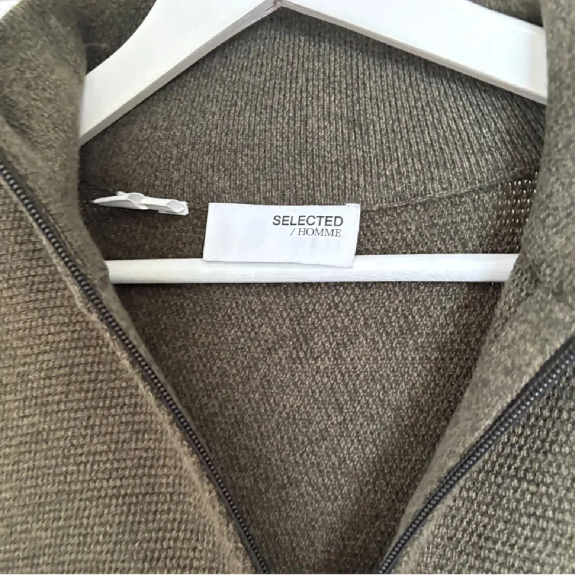 Olivgrön stickad cardigan från Selected Homme - 2