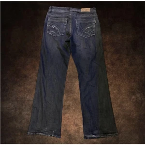 Bootcut Jeans - Riktigt feta bootcut jeans där jag själv gjort lite distressing vilket gör dom ännu fetare🔥💯 Kom DM vid frågor🙏