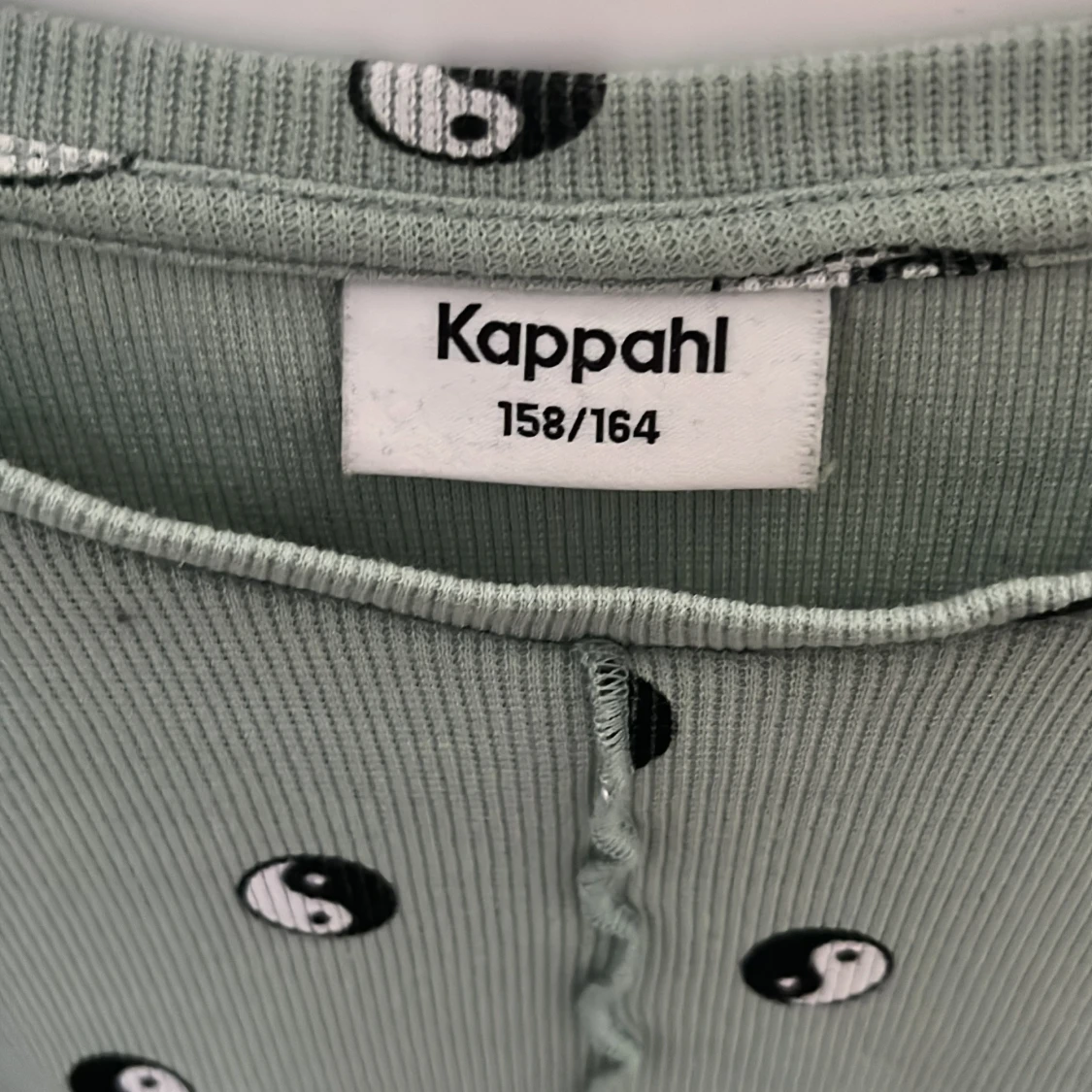 Grön ribbad tröja - 2