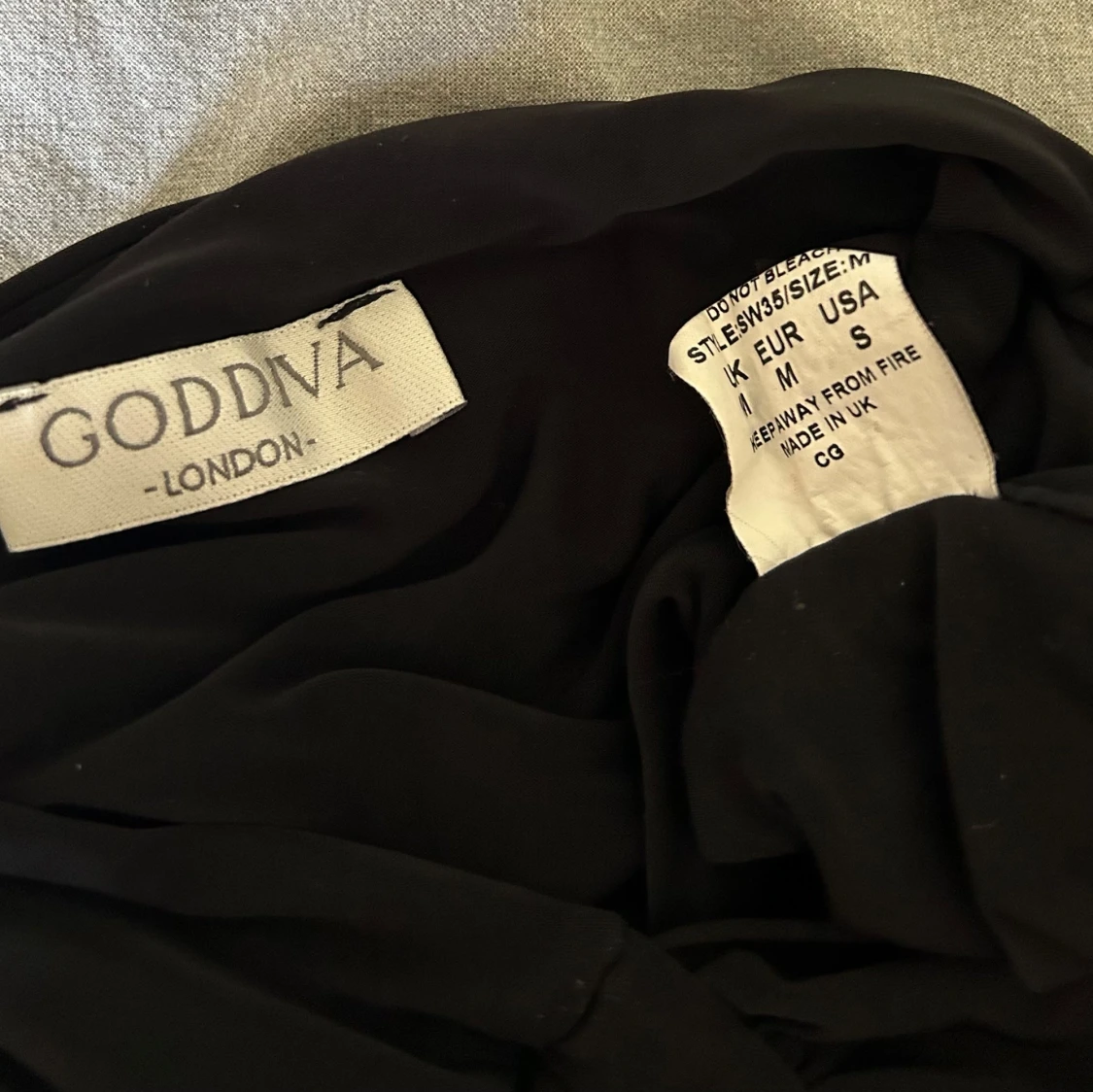 Svart baddräkt från Goddiva London - 2