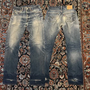Vintage Levi’s 501 - Sjukt snygga vintage 501! Dem har riktigt feta slitningar där bak och distress där nere! Midja:43 längd:105