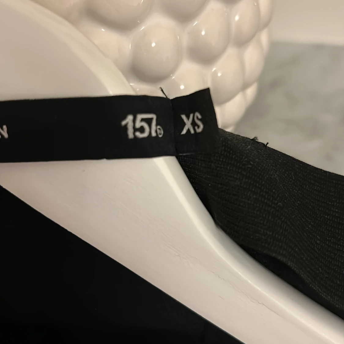 Svart långkjol från 157, satinlook - 1