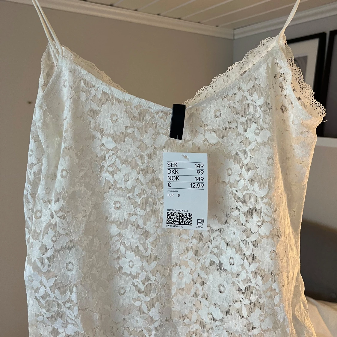 Vit spetslinne med blommönster H&M - 1