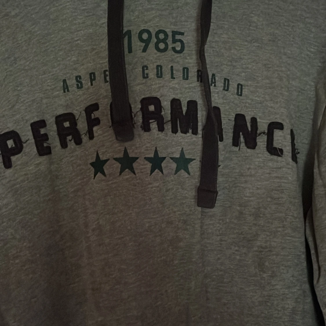 Grå hoodie från Produkt med tryck - 1