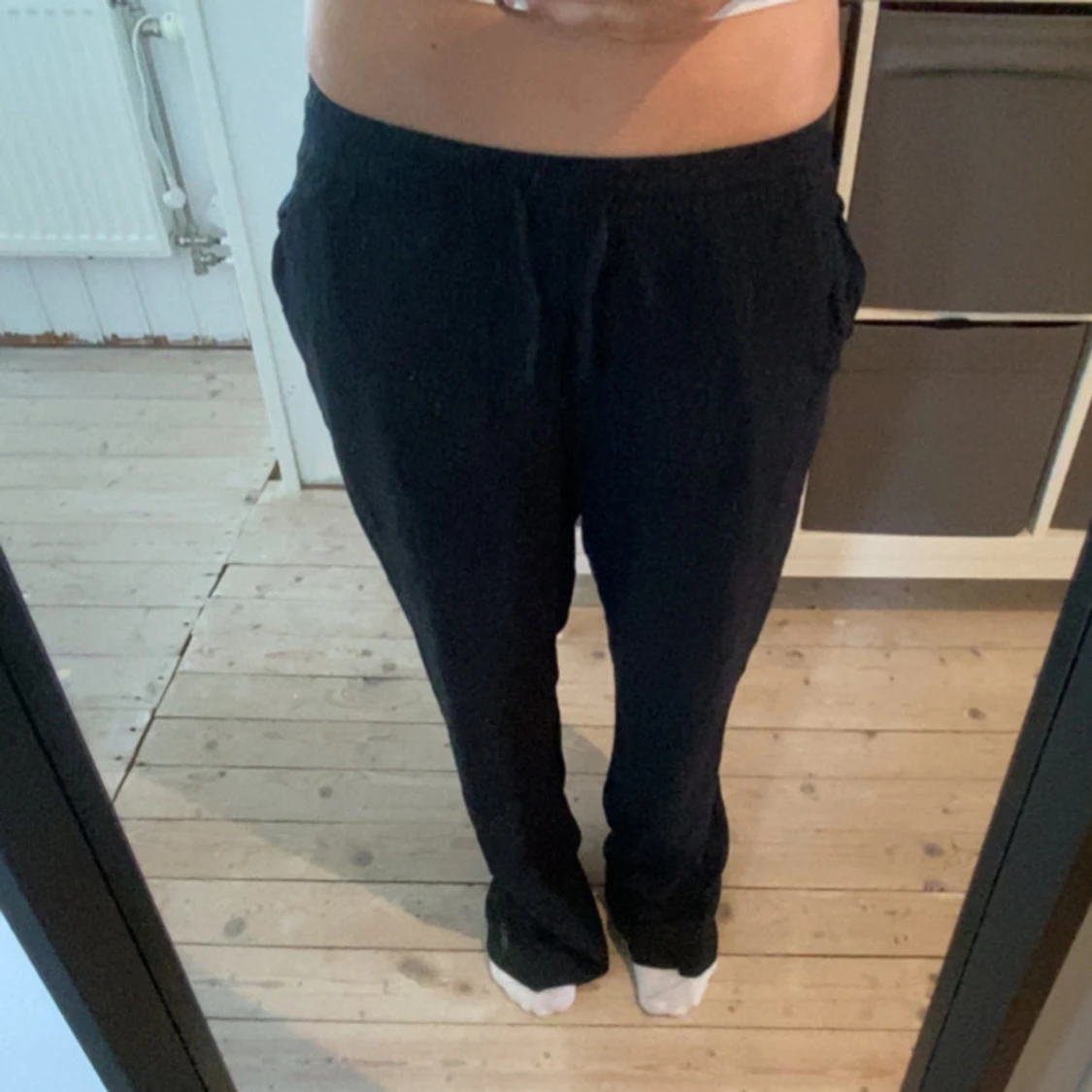 Svarta linnebyxor med resårmidja