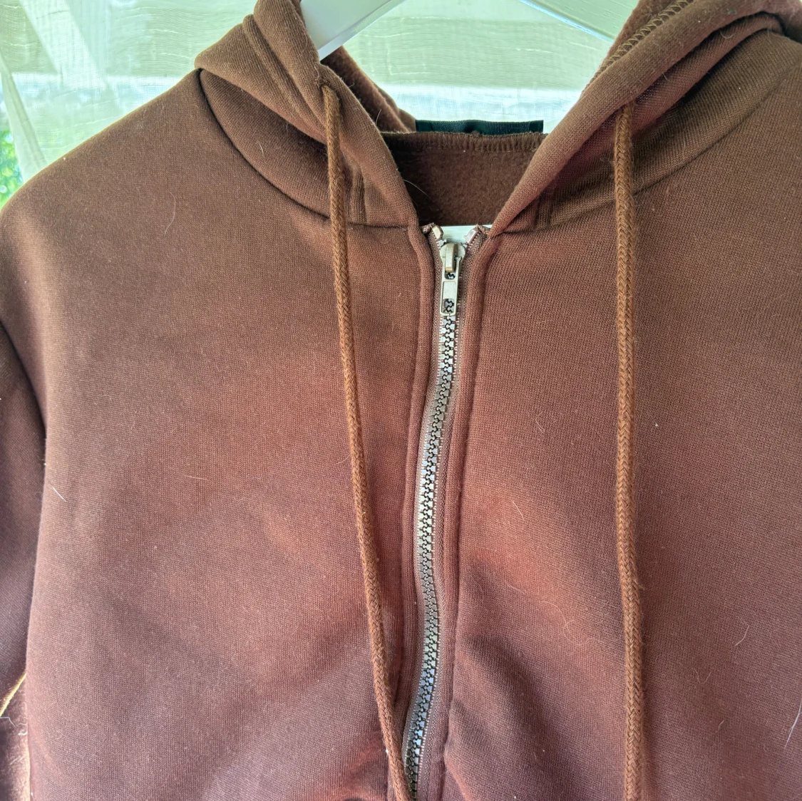 Brun hoodie med dragkedja från SHEIN - 3