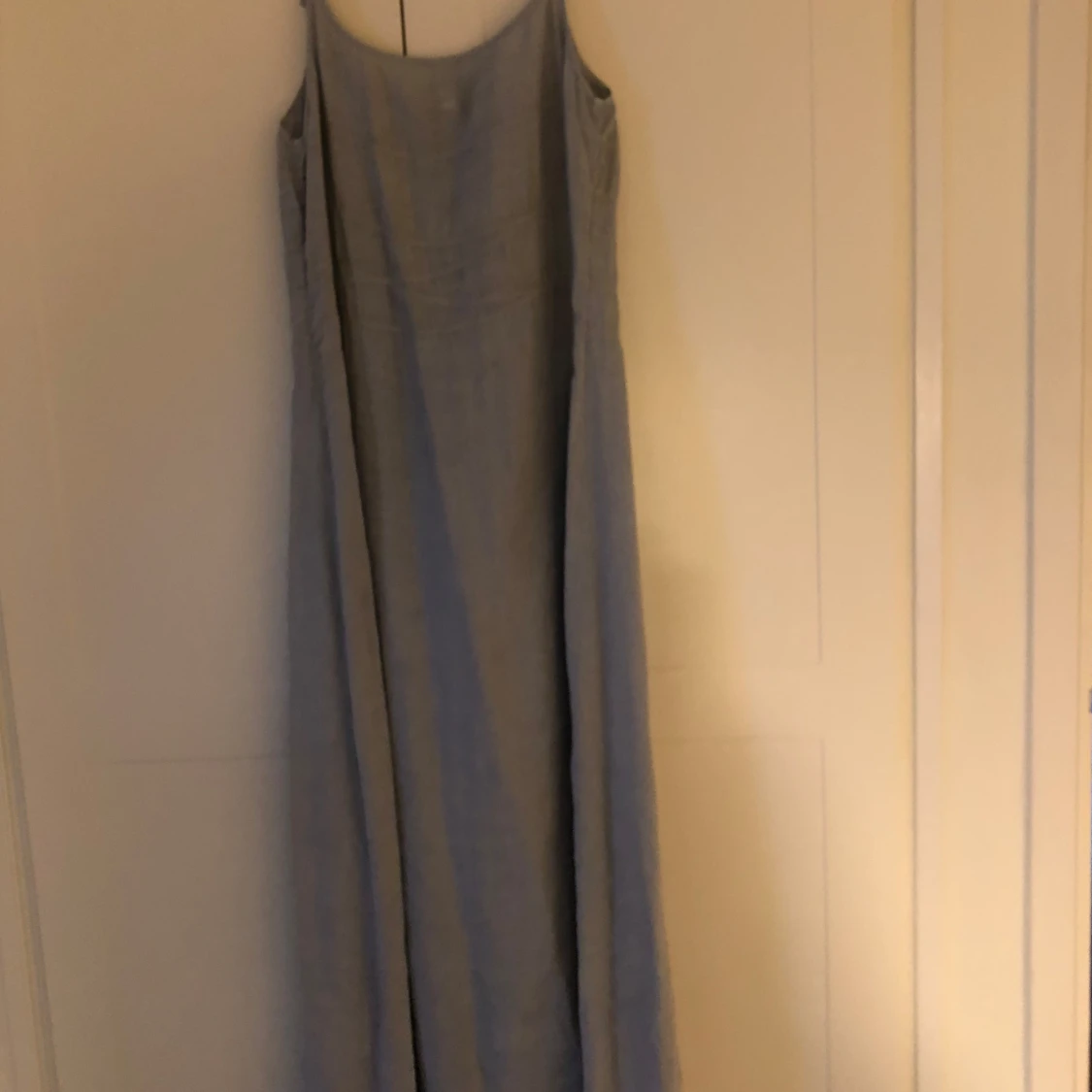 Ljust blågrå klänning i linne - 1