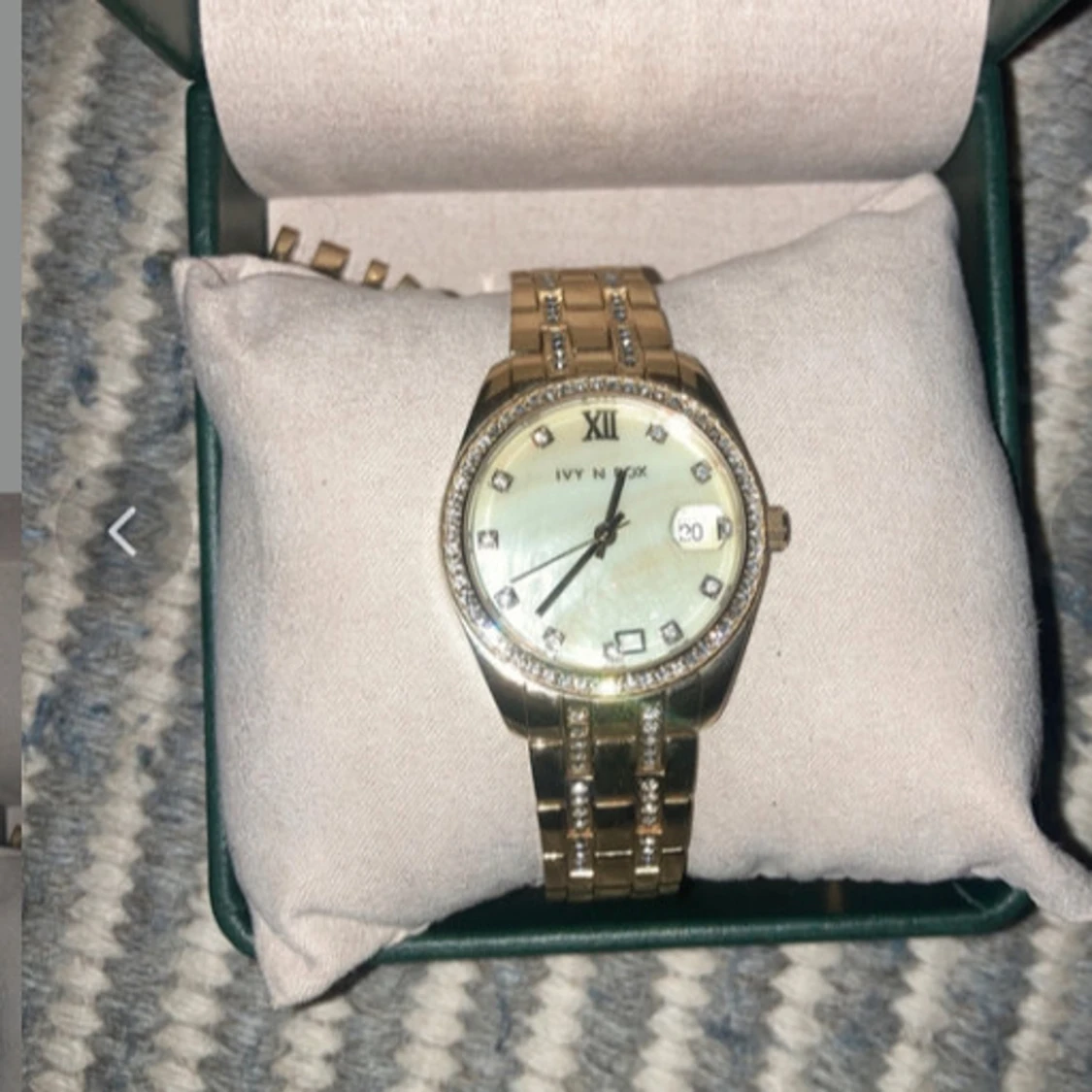 Guldig klocka från Rox