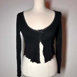 Långärmad topp Gina tricot   - Topp i storlek xs från Gina. Fint skick. Köp sker via köp nu, jag postar inom 24h. Kvar tills markerad såld 