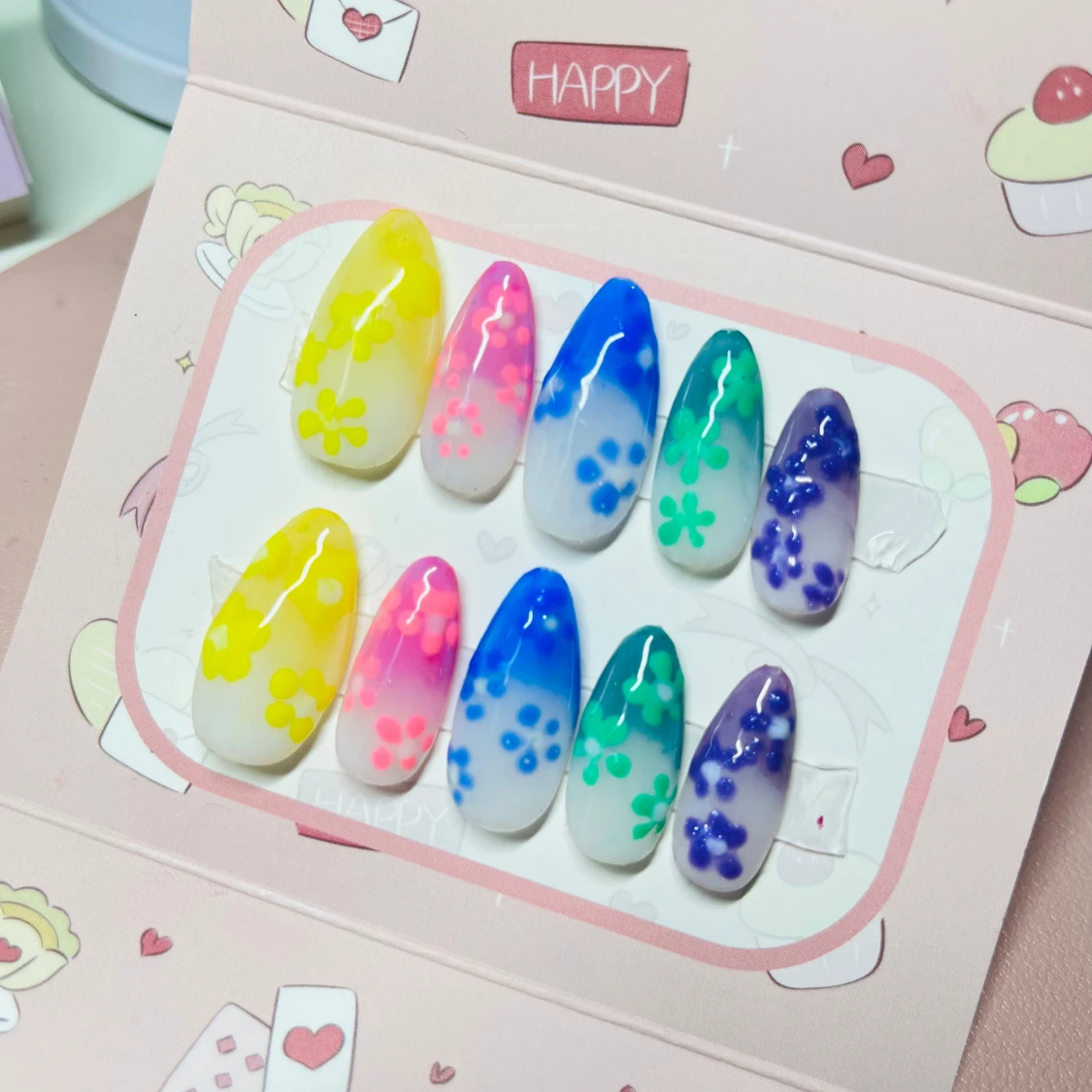 Färgglada lösnaglar med blommor - 4