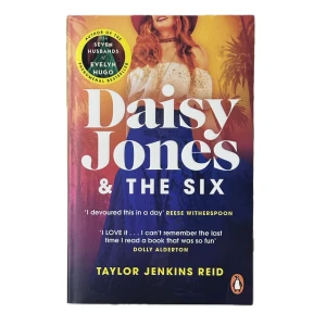 Daisy Jones & The Six by Taylor Jenkins Reid - Language: English. Very good condition