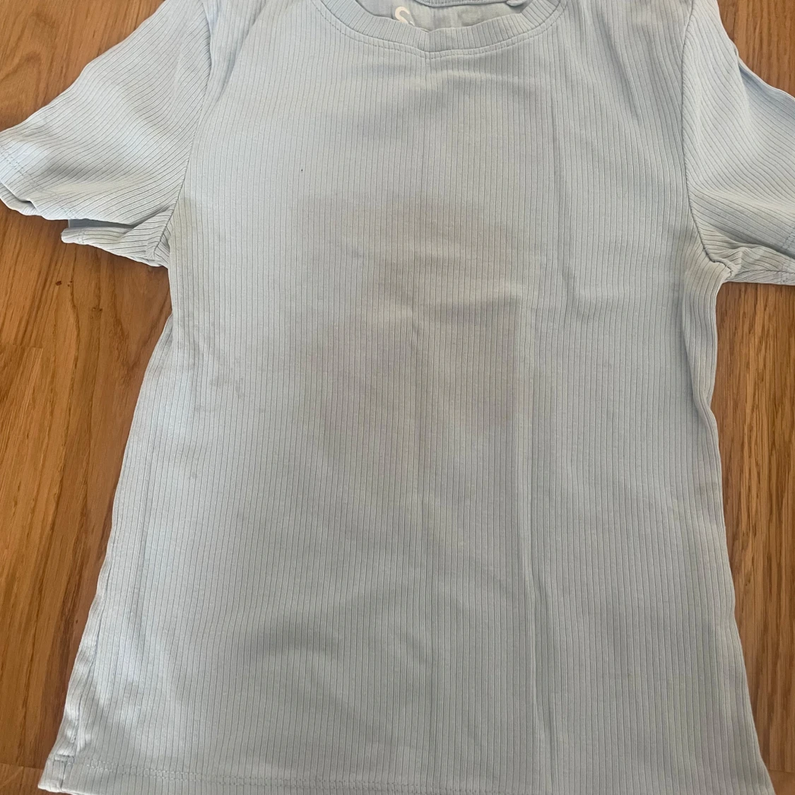 Ribbad rosa och ljusblå t-shirt - 2