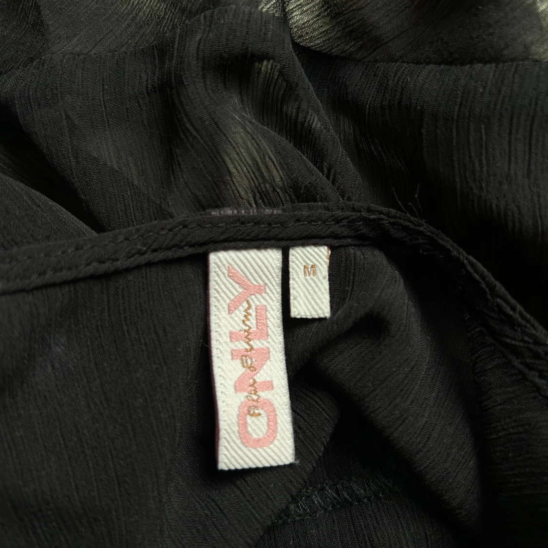 Svart knytt med volang från ONLY - 2