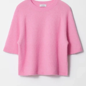 Stickad T-shirt  - Rosa stickad T-shirt från &other stories i storlek xs💞💞