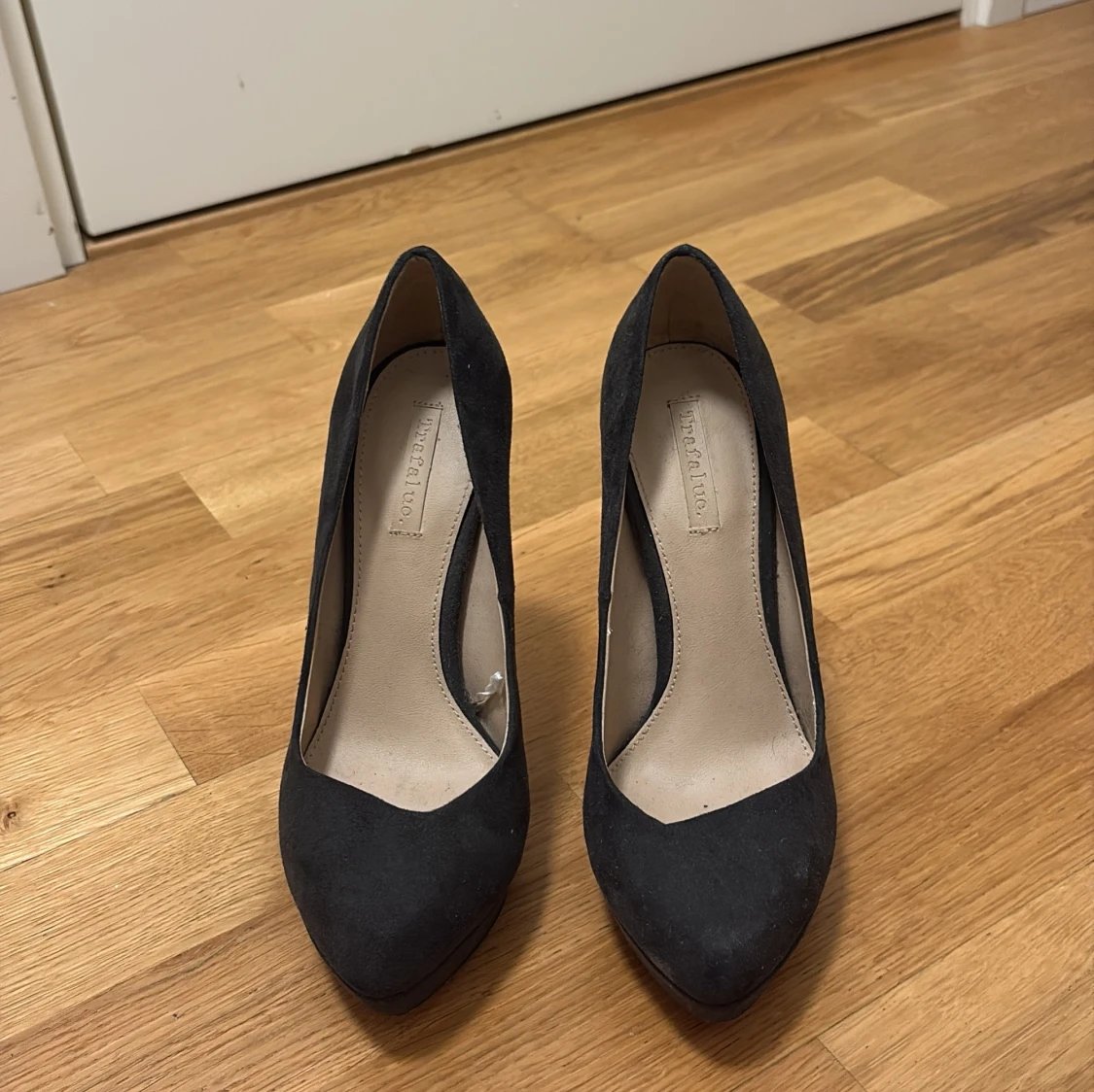 Svarta mocka pumps med hög klack - 1