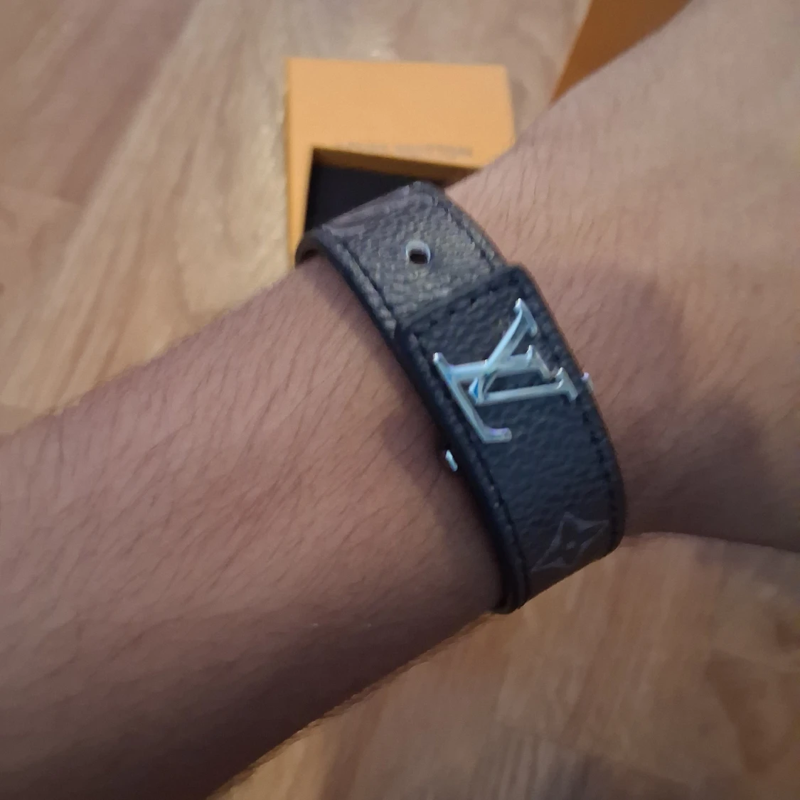 Louis Vuitton grått skinnarmband - 2