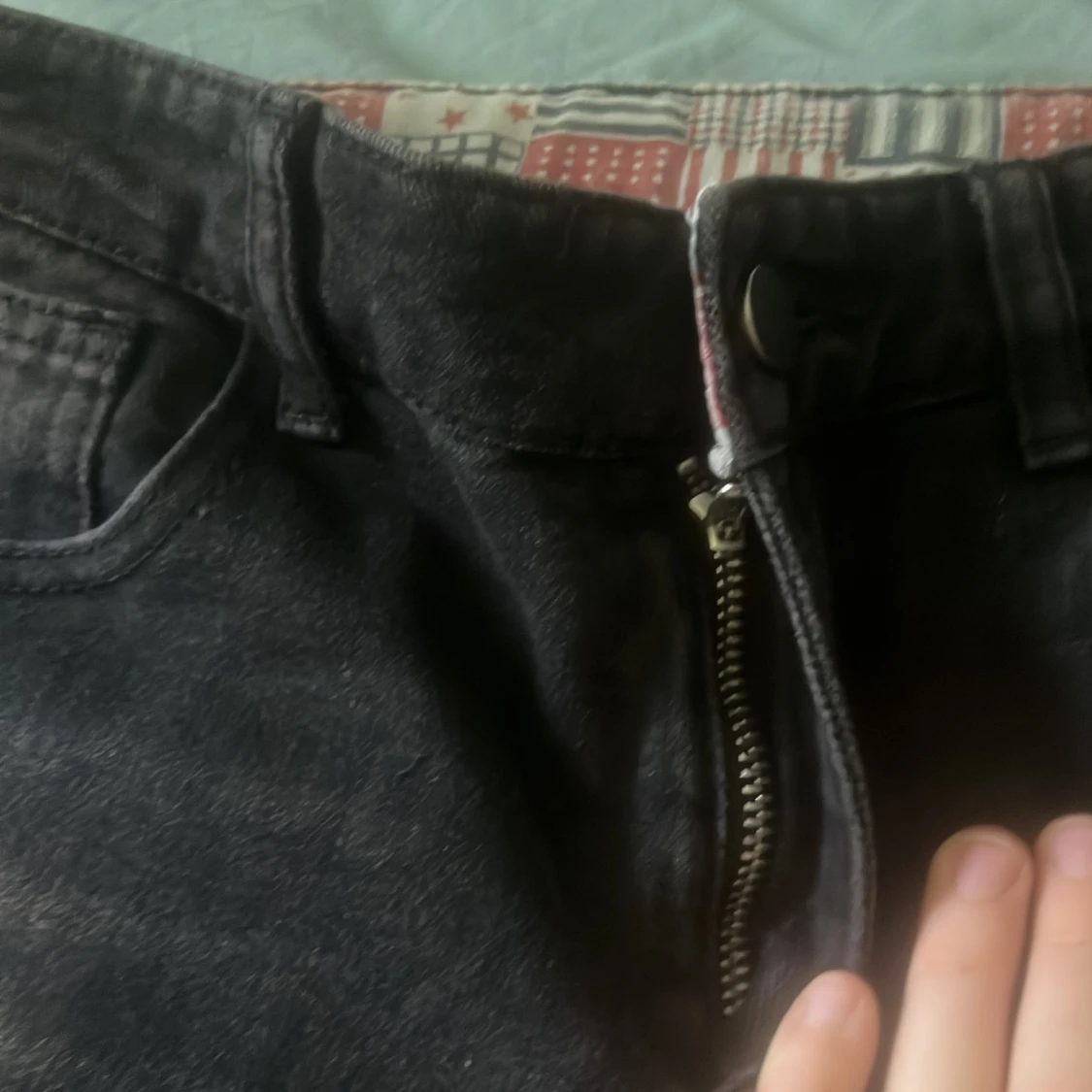 Svarta ripped jeans med dragkedja - 1