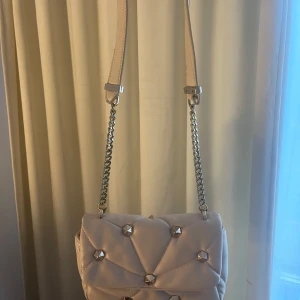 Beige väska  - Beige väska från Zara i fint skick