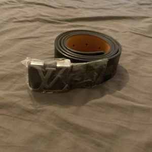 Lv bällte  - Helt ny, nål kommer med för att göra extra hål. Bälltet är storlek 115 