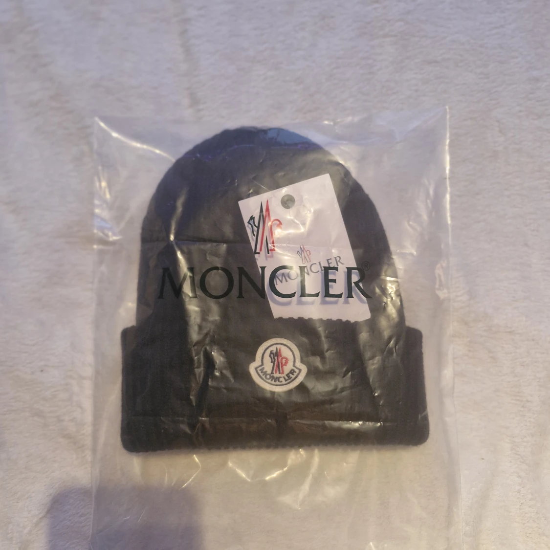 Svart ribbad mössa från Moncler - 3