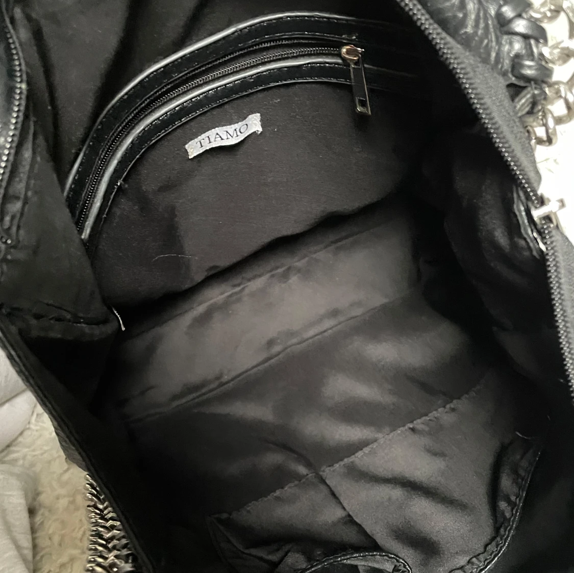 Svart axelväska från Tiamo - 2