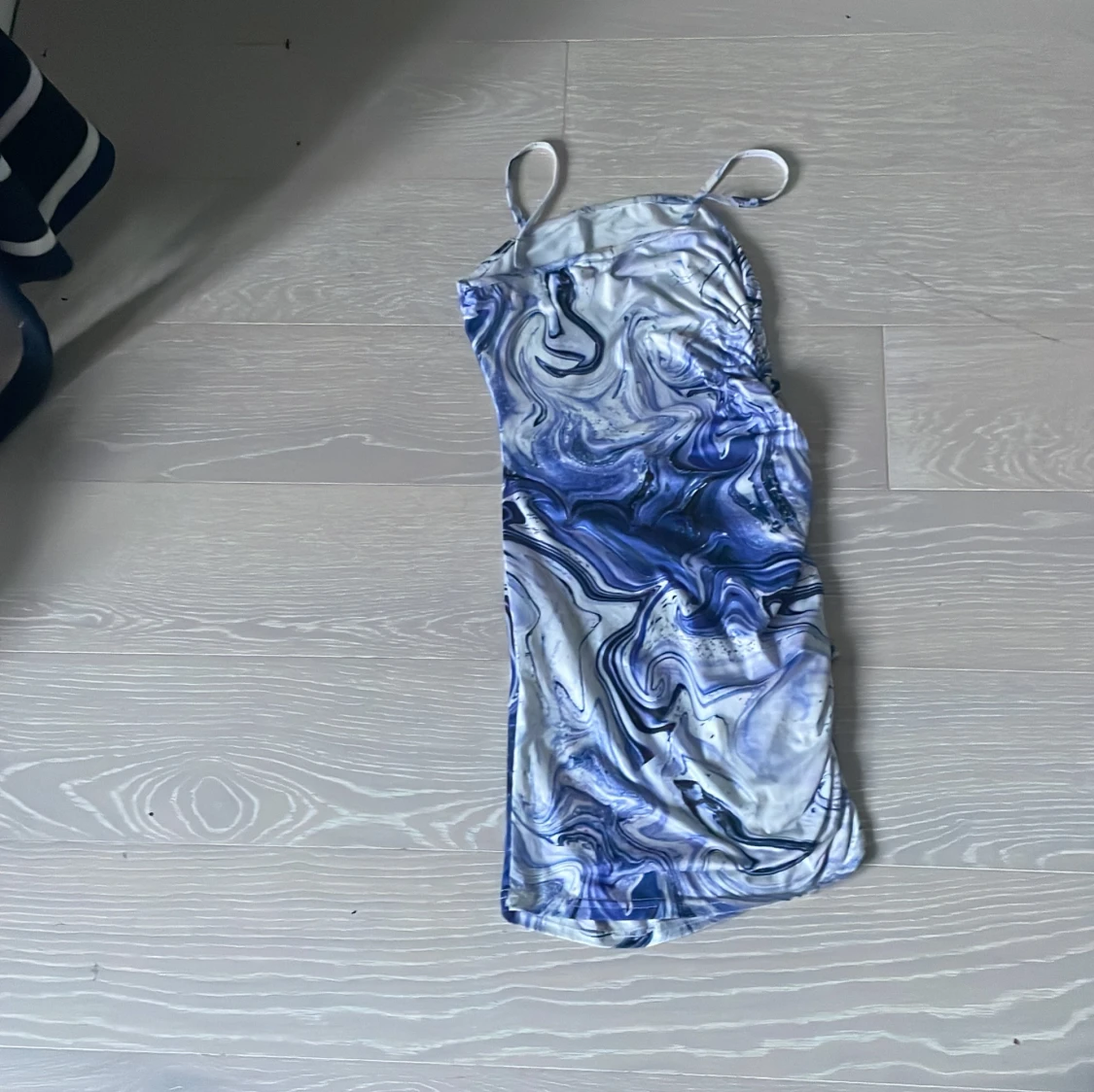 Lilavit mönstrad långklänning från SHEIN. - 2