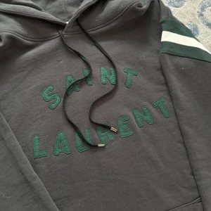 Saint Laurent Hoodie | M - Saint Laurent Hoodie | Perfekt skick | Brun/grå CW | Xs men passar upp emot M | INGA BYTEN 