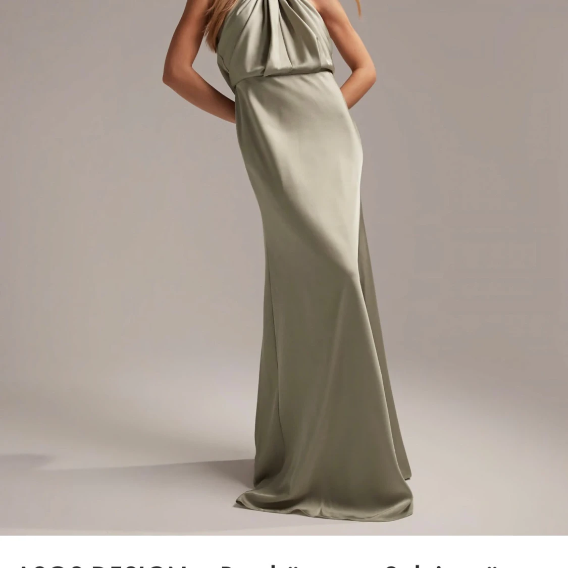 Grön axelbandslös långklänning