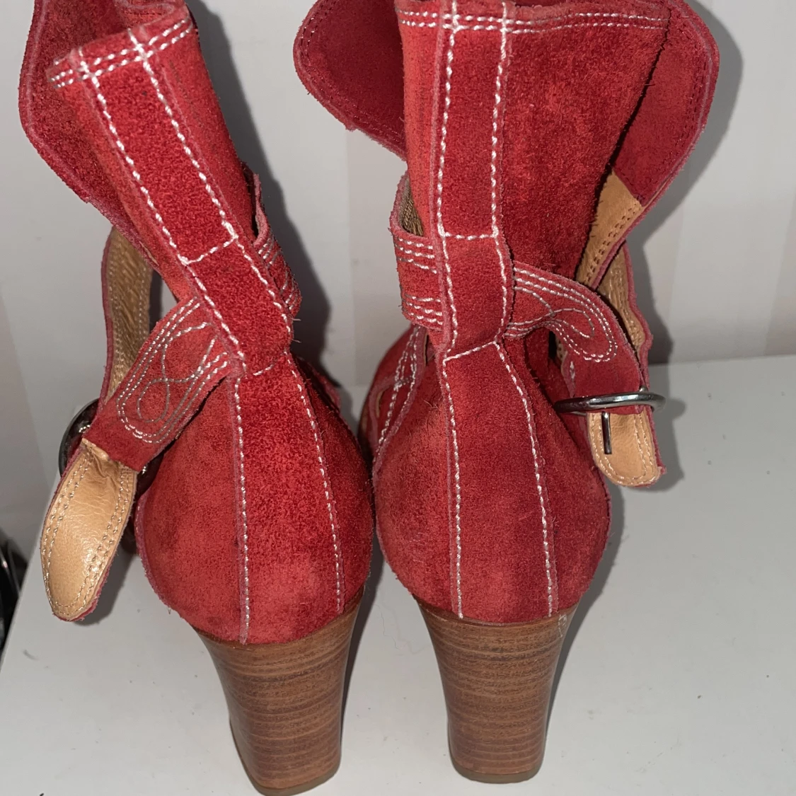 Whyred Röda mocka boots med klack - 2