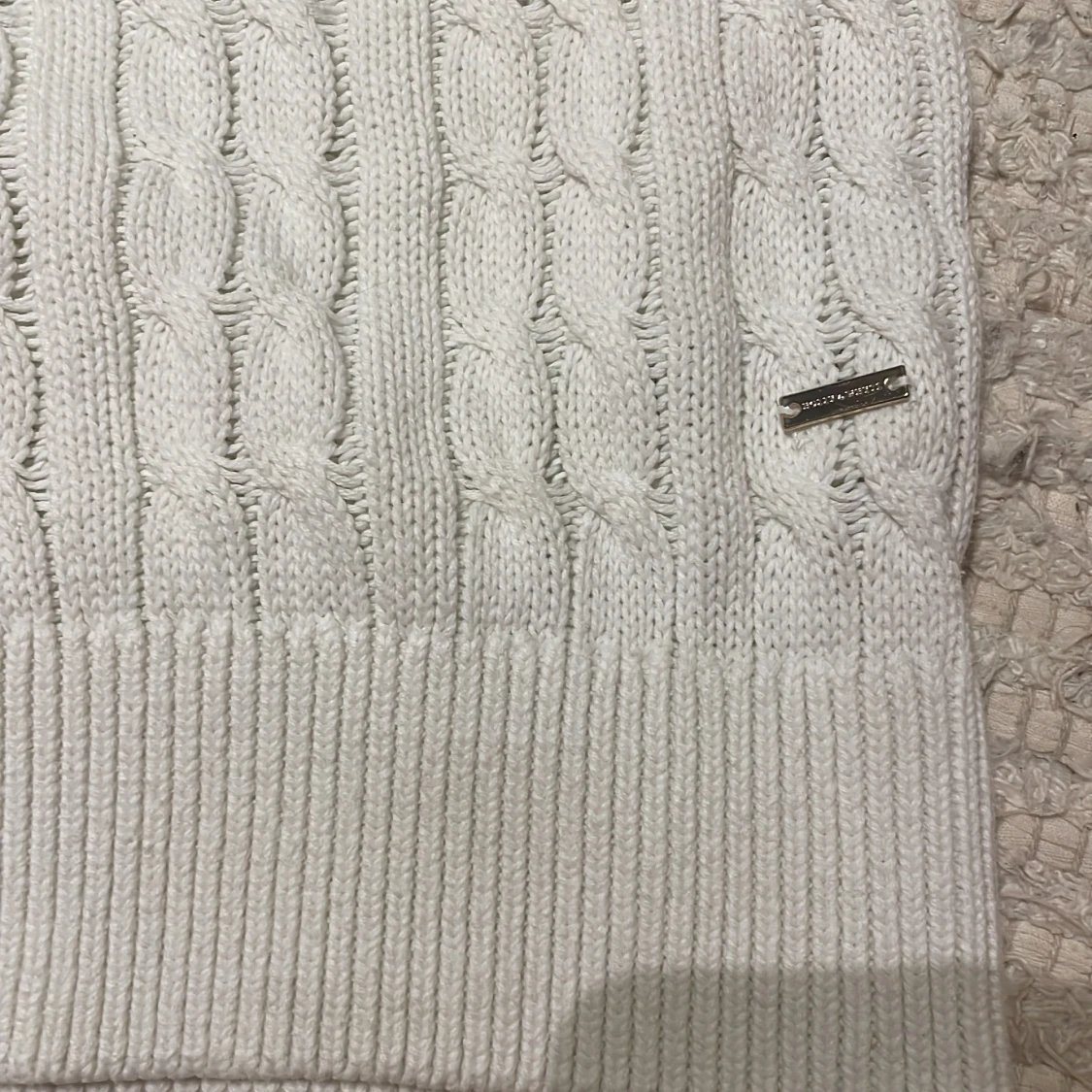 Vit stickad tröja från Holly & Whyte - 2