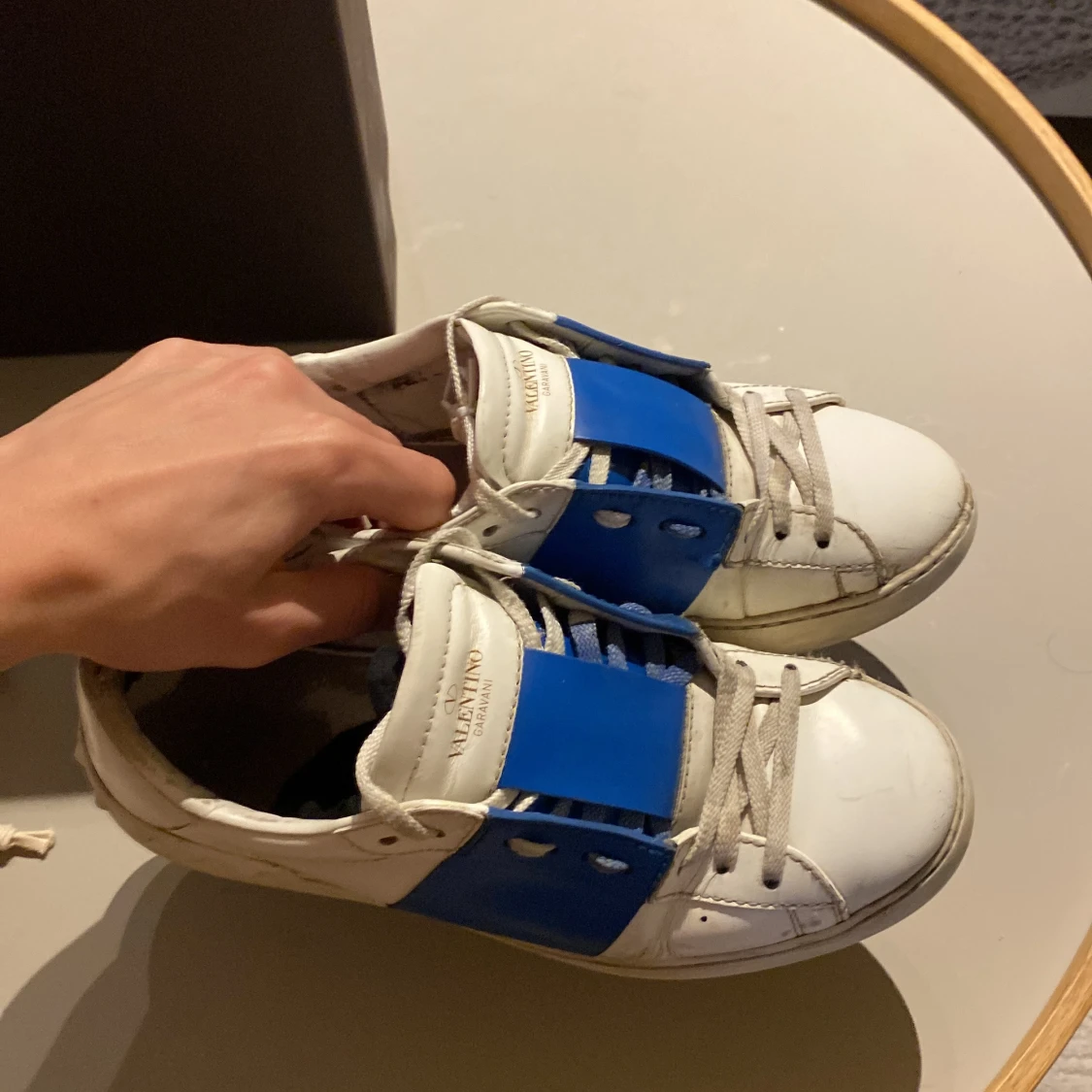 Valentino Garavani sneakers med blå detalj - 1
