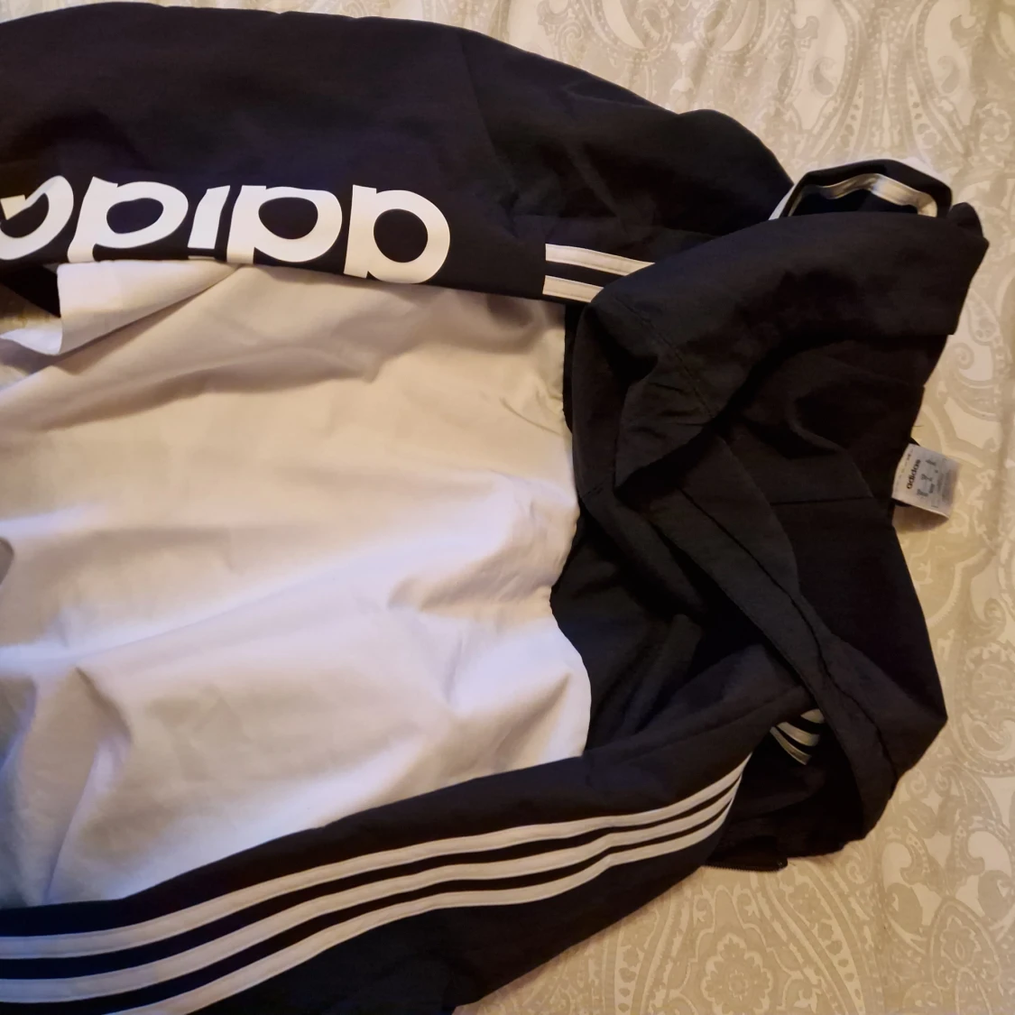 Svart och vit vindjacka från Adidas - 2