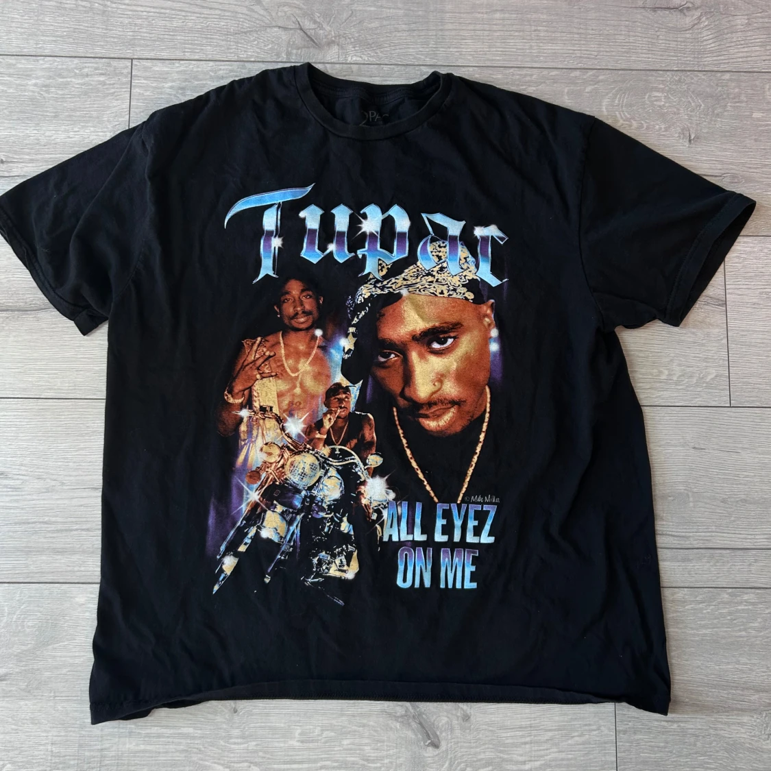 Svart T-shirt med Tupac-tryck - 2