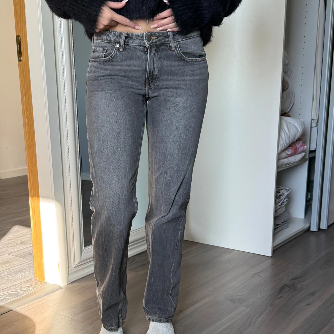 Grå jeansbyxor