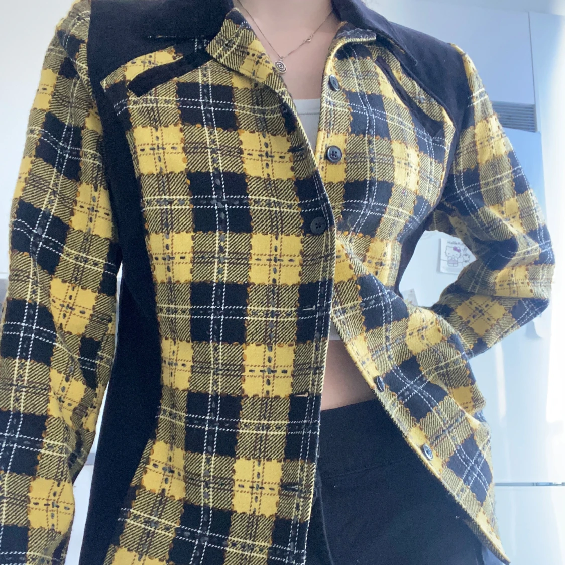 Gul och svart rutig jacka